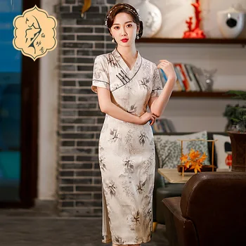 2022 a primavera e o verão novo Bege slim cheongsam de estilo Chinês, com decote em V moda cheongsam manga curta vestido