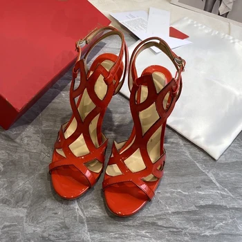 Qualidade superior Red Sole Womens sapatos de Salto Alto de 10 cm Sapatos de Luxo de Moda para Senhoras de Cristal Sandálias Retro Clássico Designer de Salto Alto 0568HJ