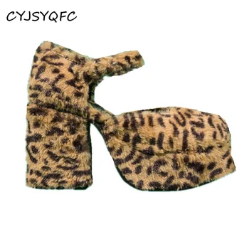 CYJSYQFC Mulheres Dedo do pé Redondo Leopard Peludos Peles de Cores Misturadas Plataforma Bombas Sexy Tornozelo em Fivela do Cinto de Tiras Bloco de Saltos de Sapatos de Pelúcia